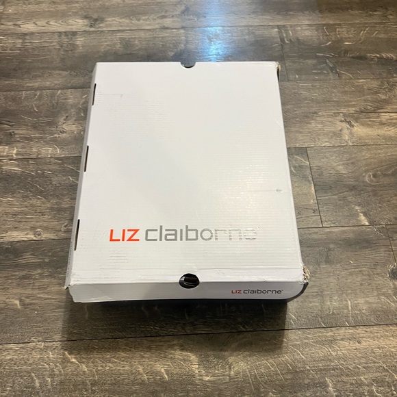 Liz Claiborne Harwin Boots Cream SZ 9M NEW - Picture 8 of 11